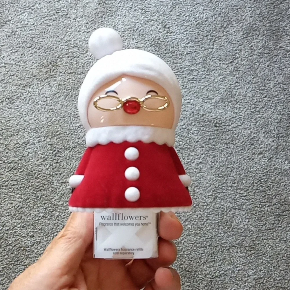 New Bath & Body Works 2023 Mrs Santa Wallflowers Fragrance Plug
